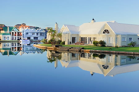 White House Near Body of Water thumbnail