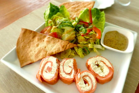 Vegetable Salad With Flat Bread thumbnail