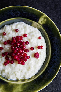 top view of porridge with berries thumbnail