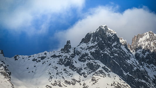 mountain covered with snow thumbnail