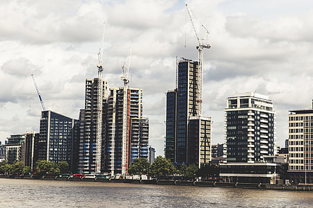 City buildings on a cloudy day in London thumbnail