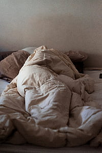 white bed comforter thumbnail