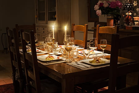 photo of formal dinner setting thumbnail
