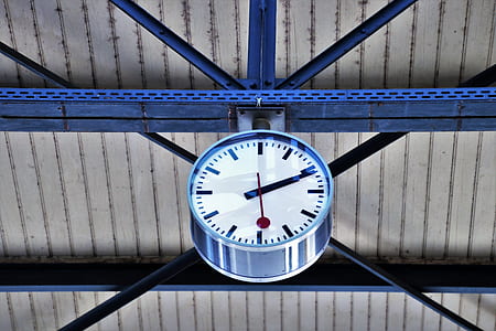 gray hanging clock thumbnail