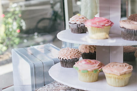 cupcake on rack thumbnail