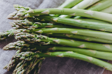 A bouquet of green asparagus thumbnail