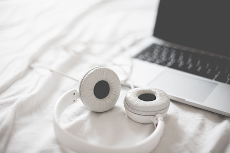 Black and White Music Headphones thumbnail