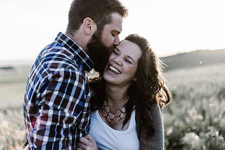 man kissing a woman thumbnail