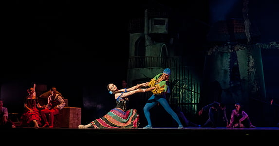 man and women dancing on stage thumbnail
