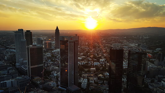 aerial view photography of city skyline under clear sky during daytime thumbnail