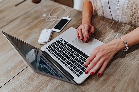 Woman working on a computer thumbnail