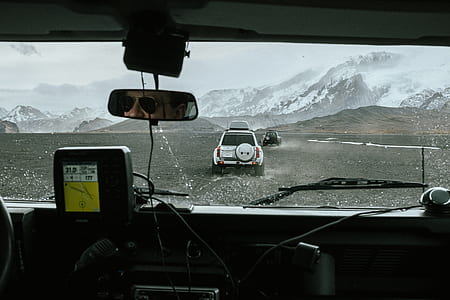 moving white SUV thumbnail