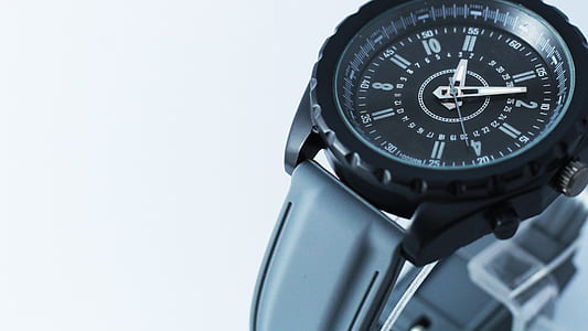 analog watch displaying 11:08 thumbnail