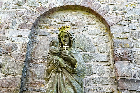 Virgin Mary and Jesus statue thumbnail