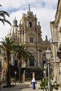Cathedral of San Giorgio in Ragusa Ibla, Italy thumbnail