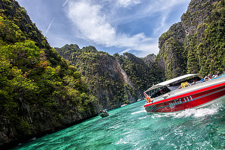 Wide-angle image captured from a boat in the Phi Phi Islands, Krabi, Thailand thumbnail
