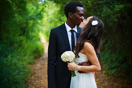 bride and groom kissing thumbnail