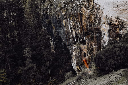 Predjama castle at the cave mouth in Postojna, Slovenia thumbnail
