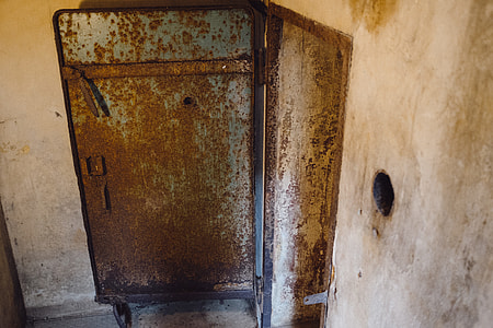Rusted door thumbnail
