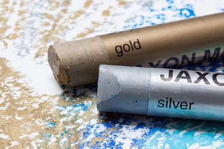 close-up photo of gold and silver colors thumbnail