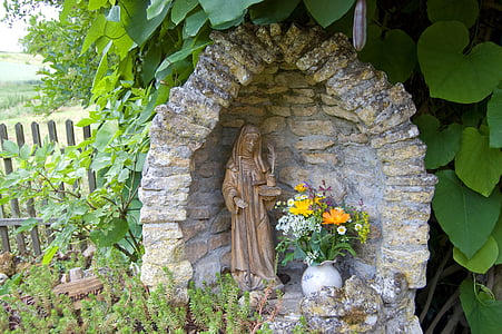 statue inside arch stone frame thumbnail