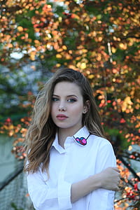 woman posing for photo shoot thumbnail