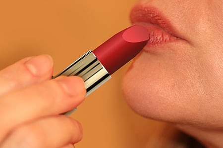 woman applying lip stick thumbnail