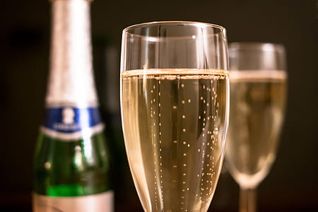 clear glass champagne flute thumbnail