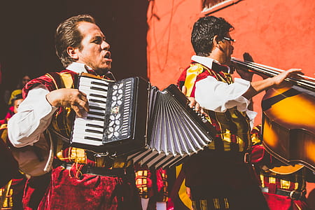 man playing accordion thumbnail