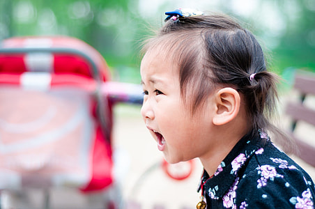 girl shouting beside red bag thumbnail