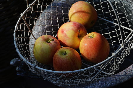 bunch of apples on basket thumbnail