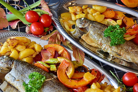 fried fish with tomatoes thumbnail