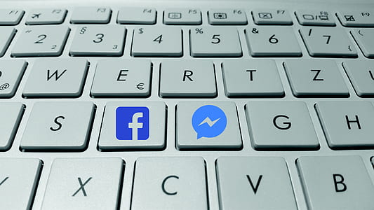 closeup photo of Facebook and Messenger icons thumbnail