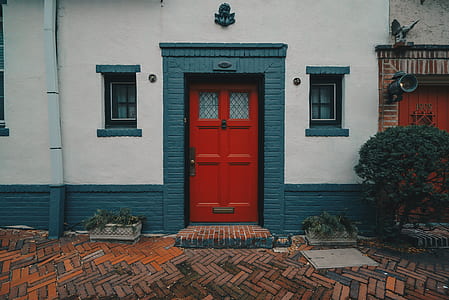 closed red door thumbnail