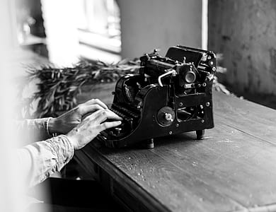 Grayscale Vintage Typewriter thumbnail