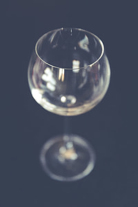 clear wine glass with no liquid thumbnail