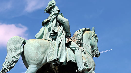 soldier and horse statue thumbnail