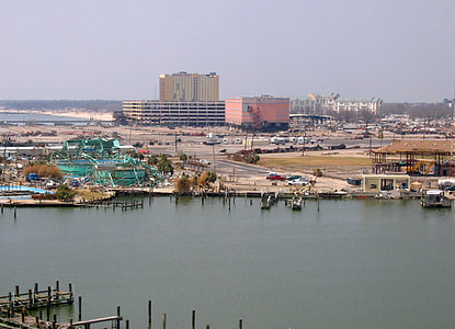 Damage to Marine Life Oceanarium and Casinos at port facility in Gulfport, Mississippi thumbnail