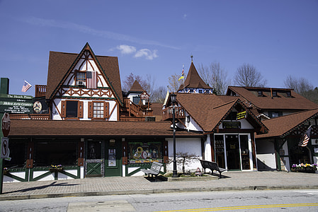 Shops on the roadside in Alpine Helen, Georgia thumbnail