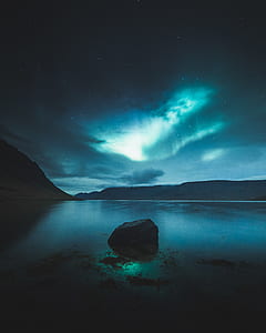 northern lights in sky thumbnail