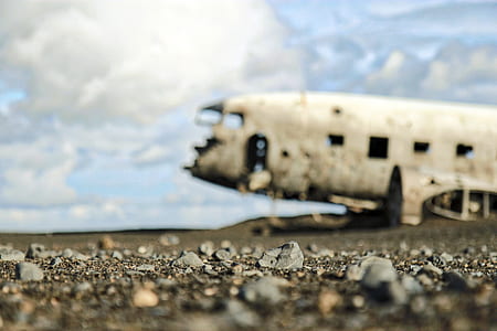 focus photo of gray stones thumbnail