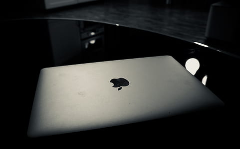 Silver Macbook thumbnail