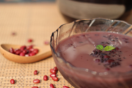 clear glass bowl on table thumbnail