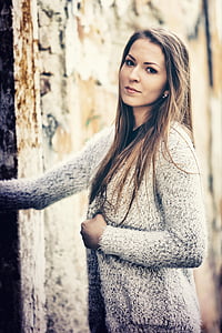 woman standing near brown wall thumbnail