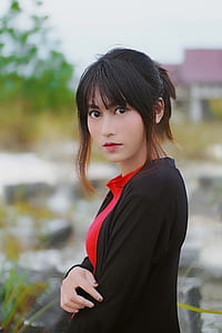 woman wearing black shirt thumbnail