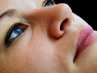 women's pink lipstick thumbnail
