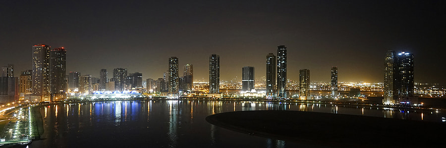 Panoramic view of the Al Khan Lagoon in Sharjah, United Arab Emirates thumbnail