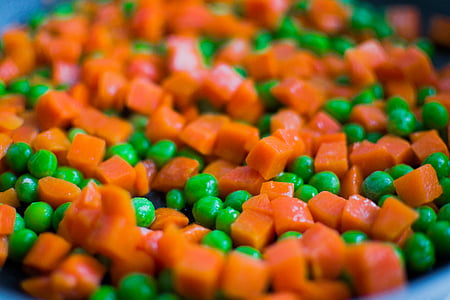 green peas and carrots dish thumbnail