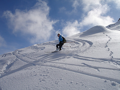 person snow skiing on snow thumbnail