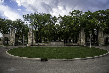 Circle in front of Saint Andrew's College in Saskatoon thumbnail